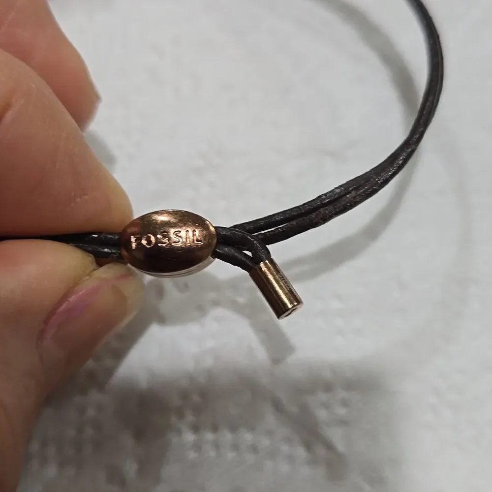 FOSSIL LEATHER STRAP HEART BRACELET - Picture 3 of 3